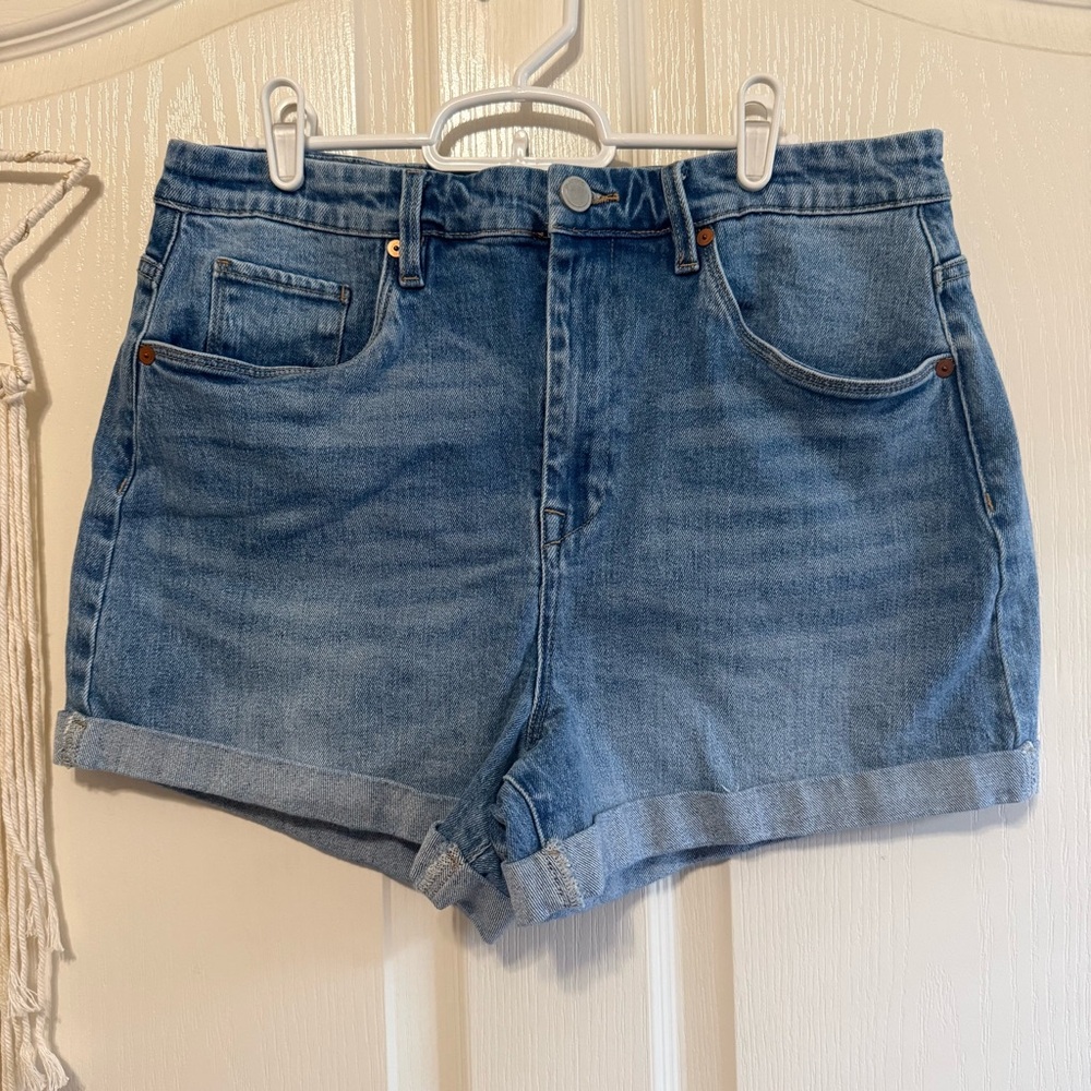 Blank NYC The Perry Denim Roll-Cuff Shorts Size 31